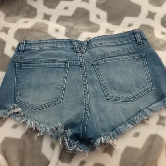 🌹Volcom "1991" high waisted cut off Jean shorts - Picture 2 of 6